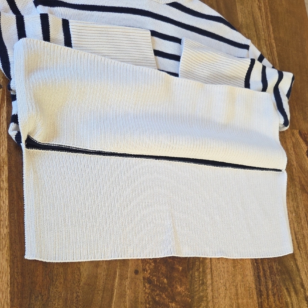 {Gap} 24-7 Split Hem Turtleneck Sweater in Off White & Navy (Small) - Picture 10 of 16